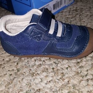 Boys 6 wide Stride Rite shoes